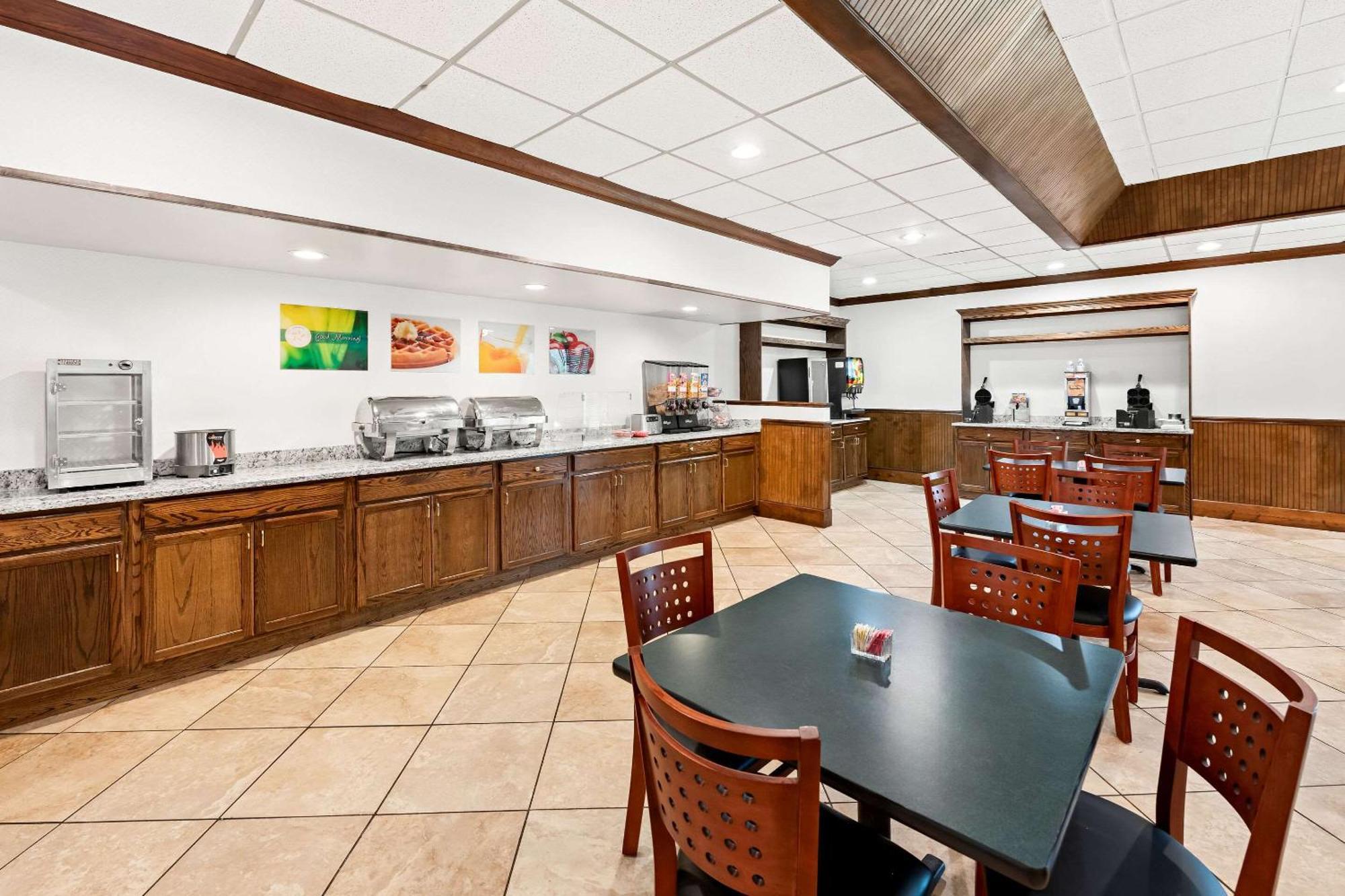 Quality Inn Dayton Airport Englewood Esterno foto